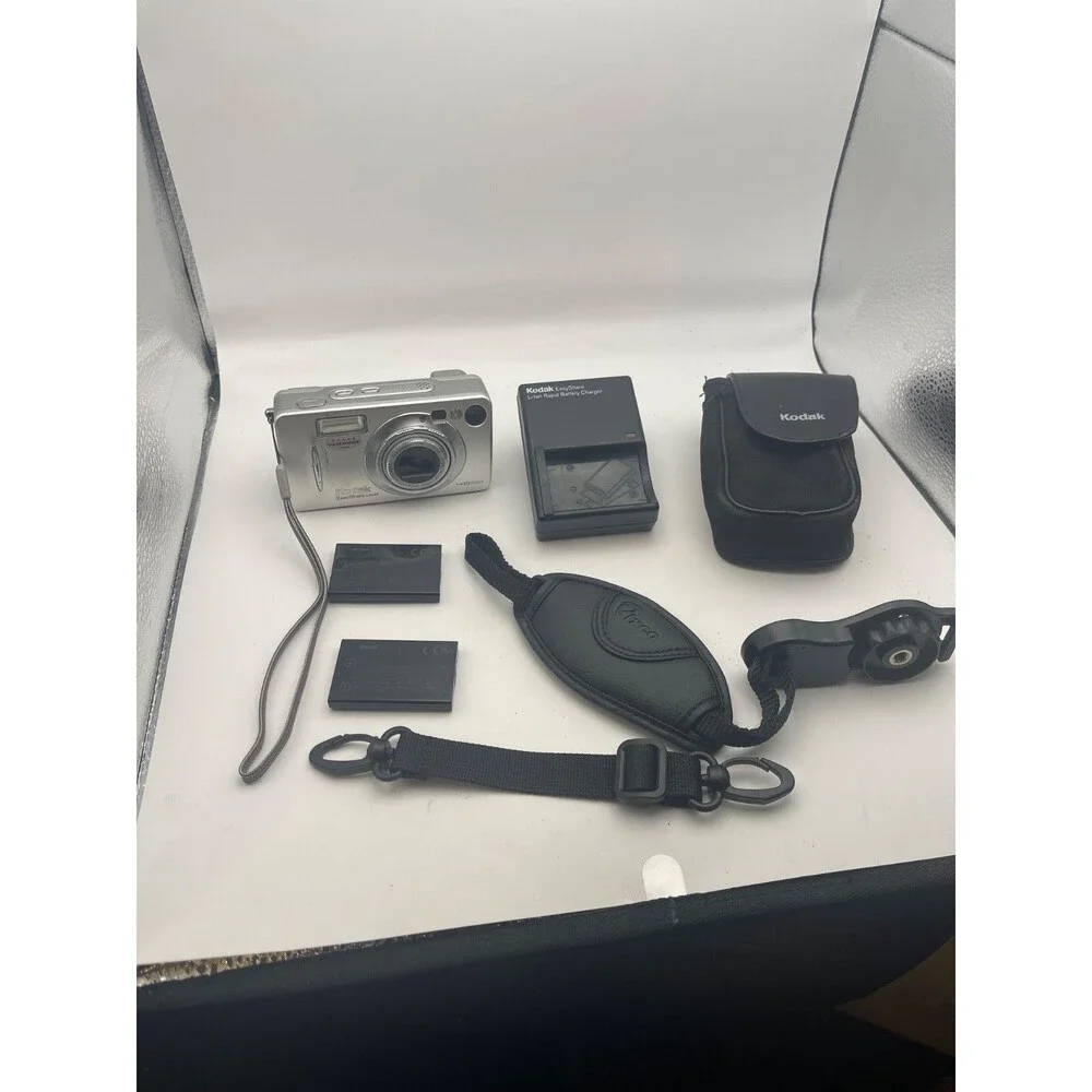 Kodak EasyShare LS443 4MP Digital Camera Parts Repair + 2 Batteries Charger Case